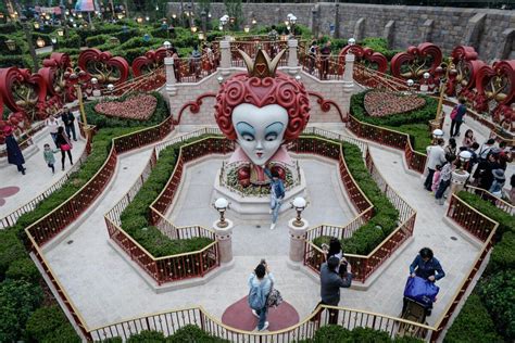 alice maze|shanghai disneyland alice in wonderland.